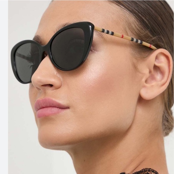 Burberry Sunglasses, New 235 - Picture 2 of 7